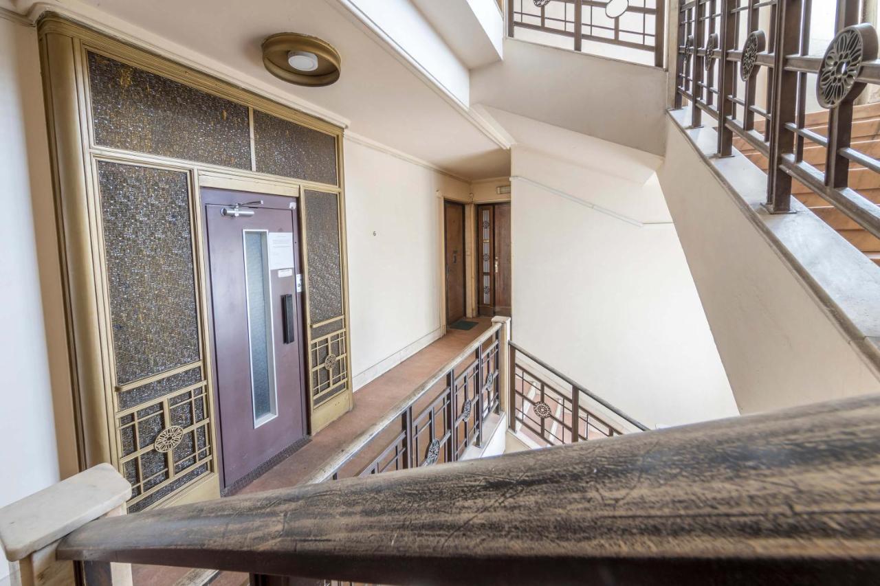 Astoria Balcony Apartment — Photos 1